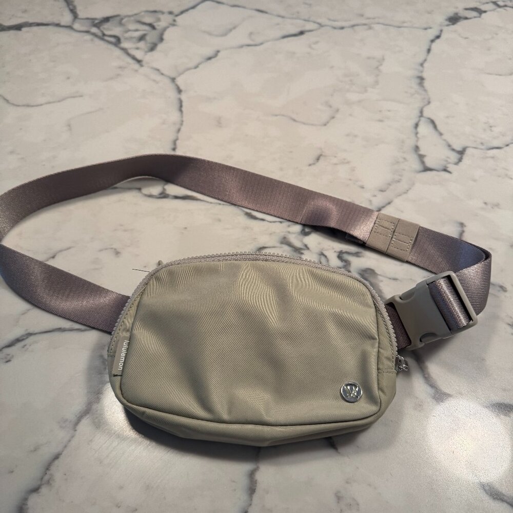 Everywhere Belt Bag 1L Linen
